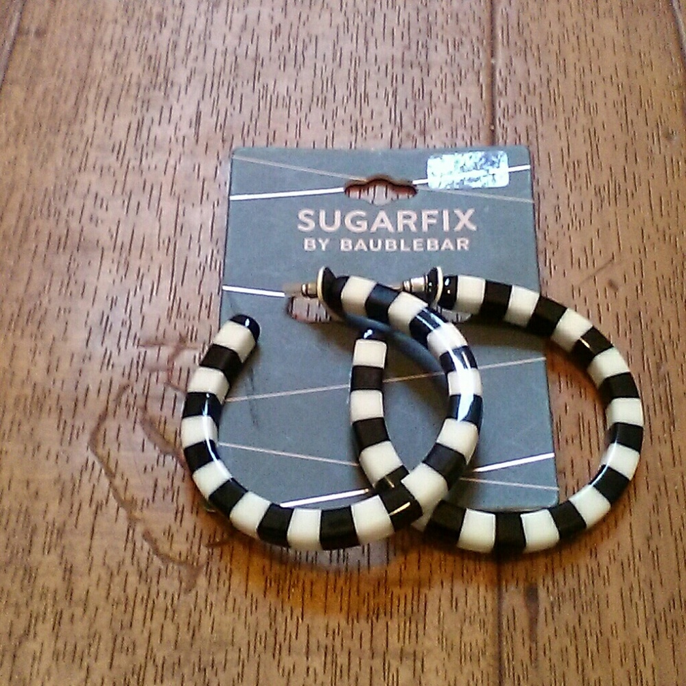 Cute black and white earrings by sugarfix